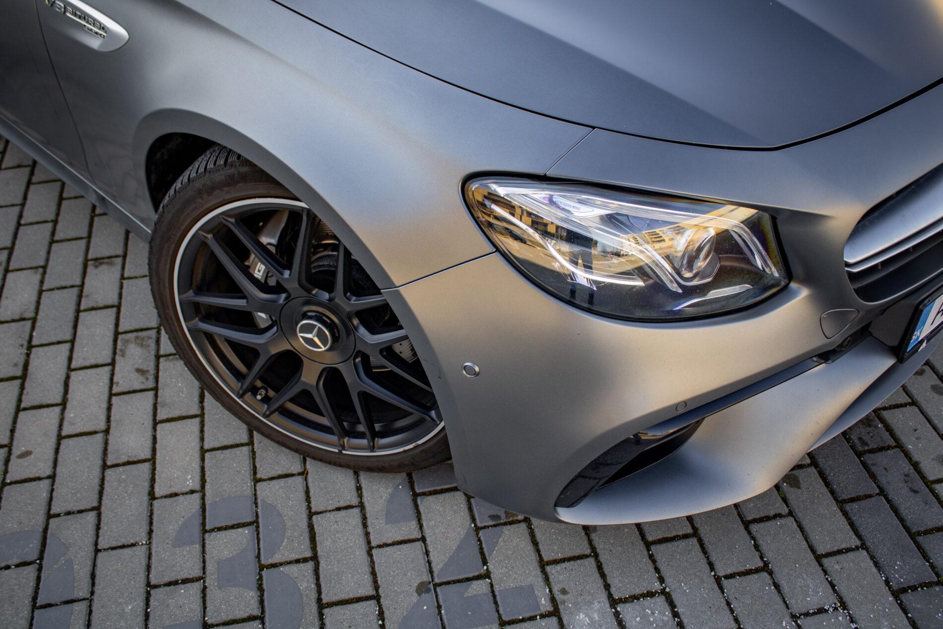 2019 Mercedes-Benz E 63 AMG, sivá kombi, 165 262 km