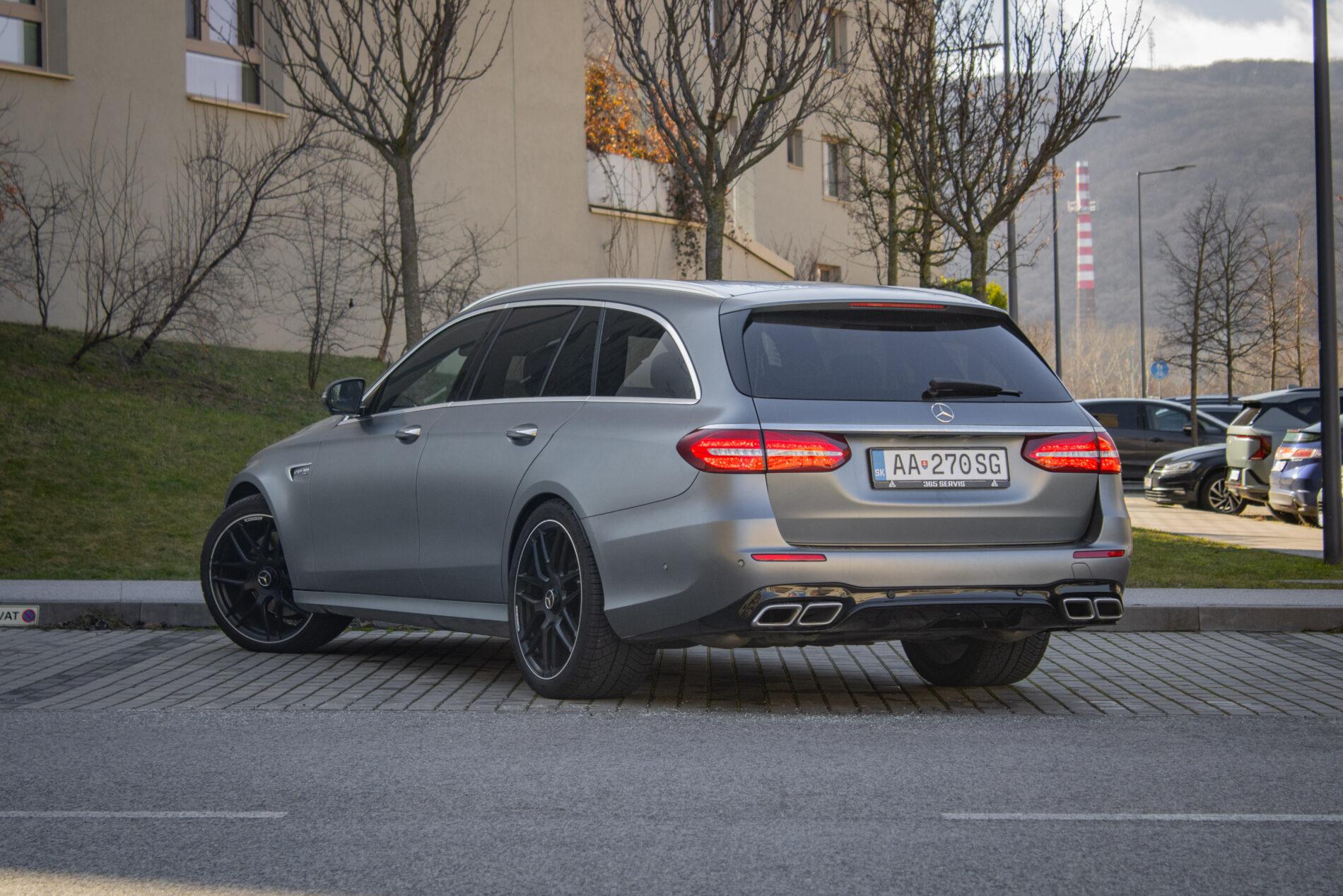 2019 Mercedes-Benz E 63 AMG, sivá kombi, 165 262 km