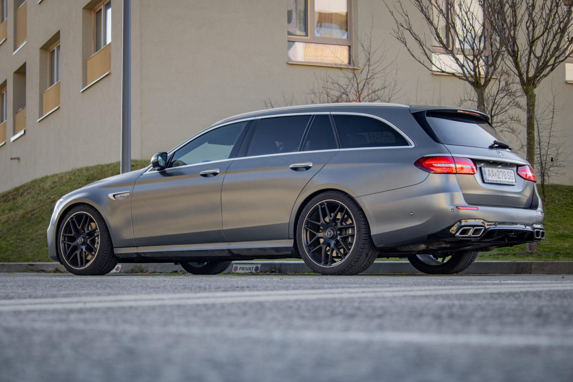 2019 Mercedes-Benz E 63 AMG, sivá kombi, 165 262 km