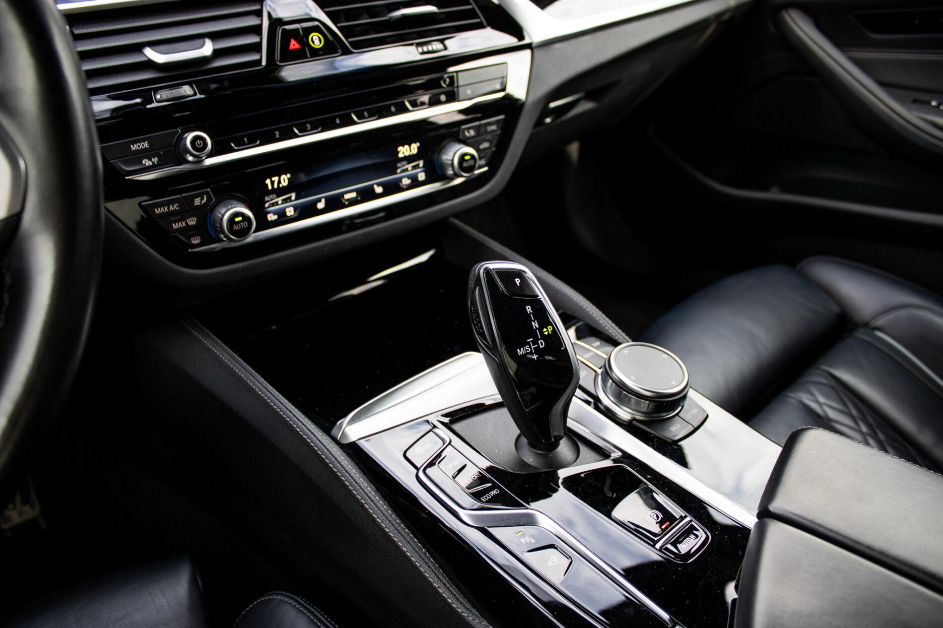 2023 BMW 540d, béžová kombi, 95 383 km