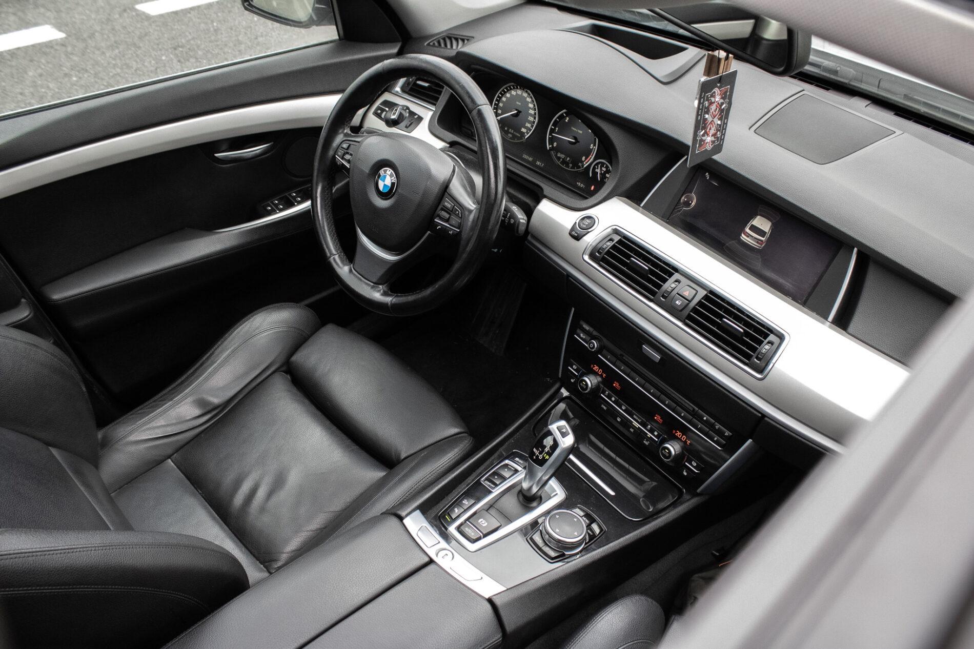 2015 BMW 530d, sivá sedan, 333 147 km