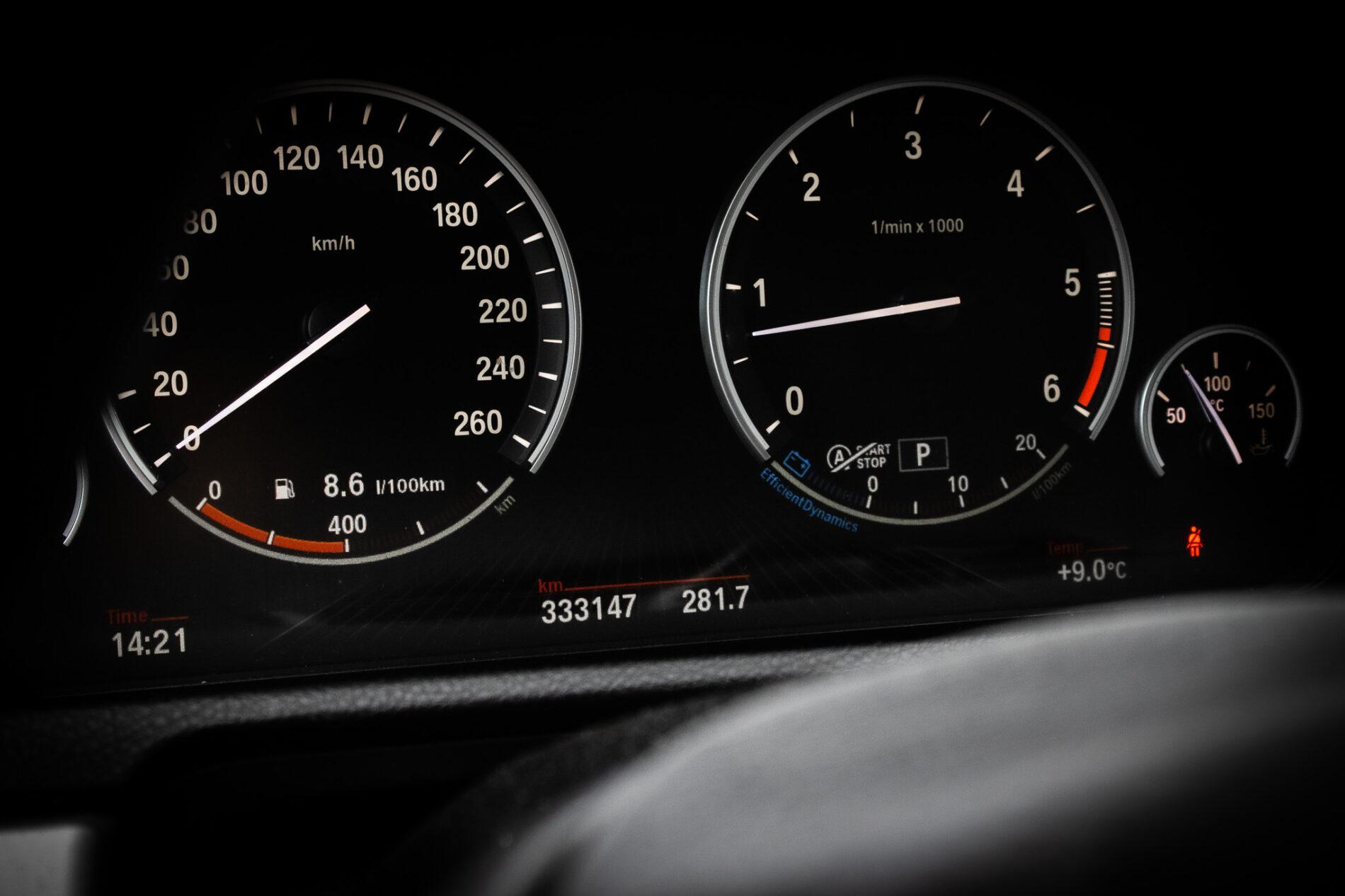 2015 BMW 530d, sivá sedan, 333 147 km