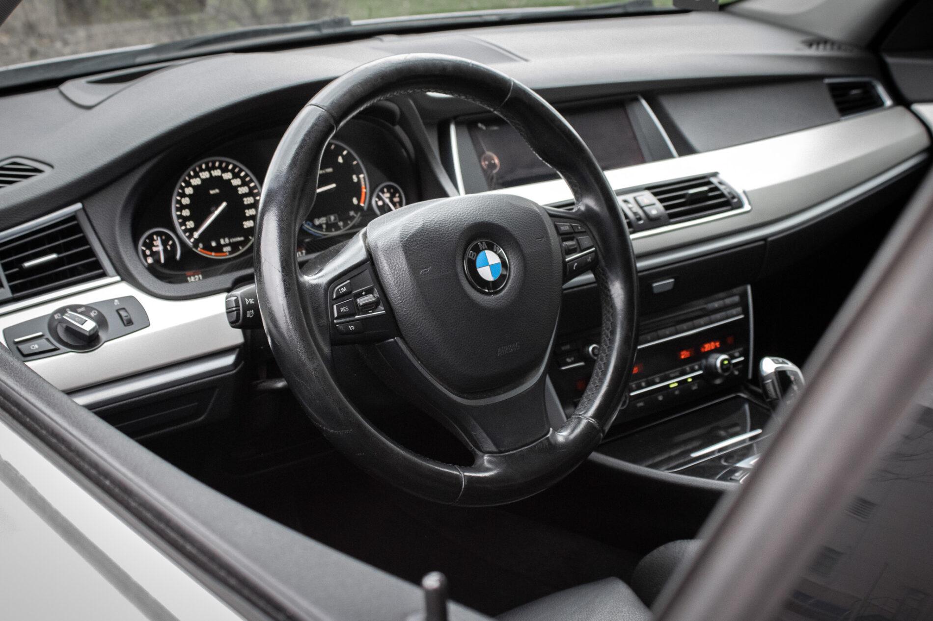 2015 BMW 530d, sivá sedan, 333 147 km
