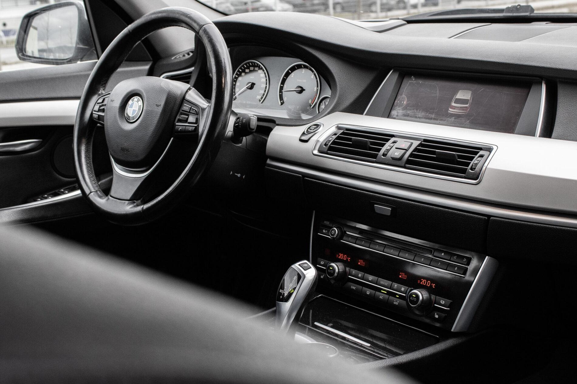 2015 BMW 530d, sivá sedan, 333 147 km