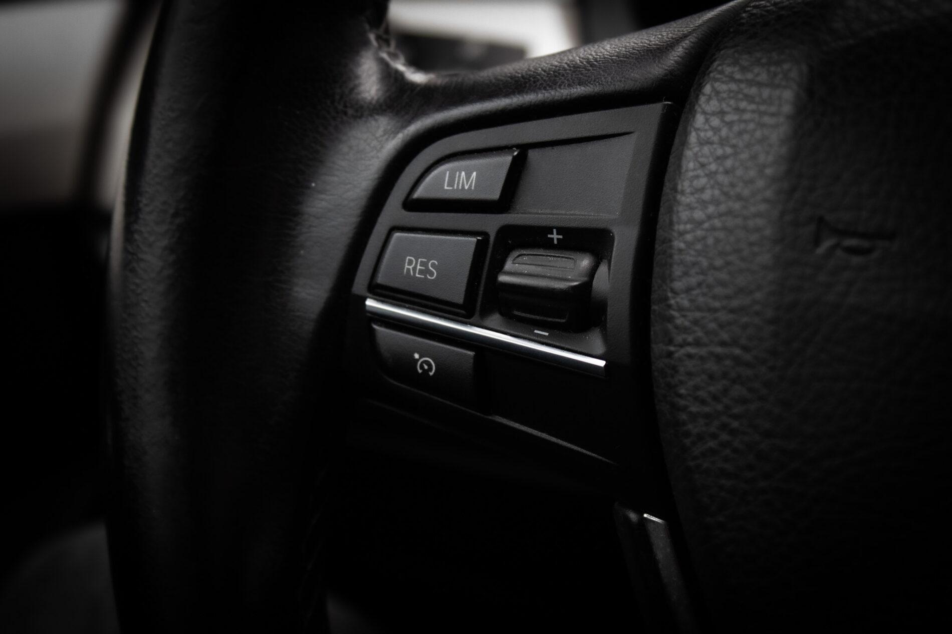 2015 BMW 530d, sivá sedan, 333 147 km
