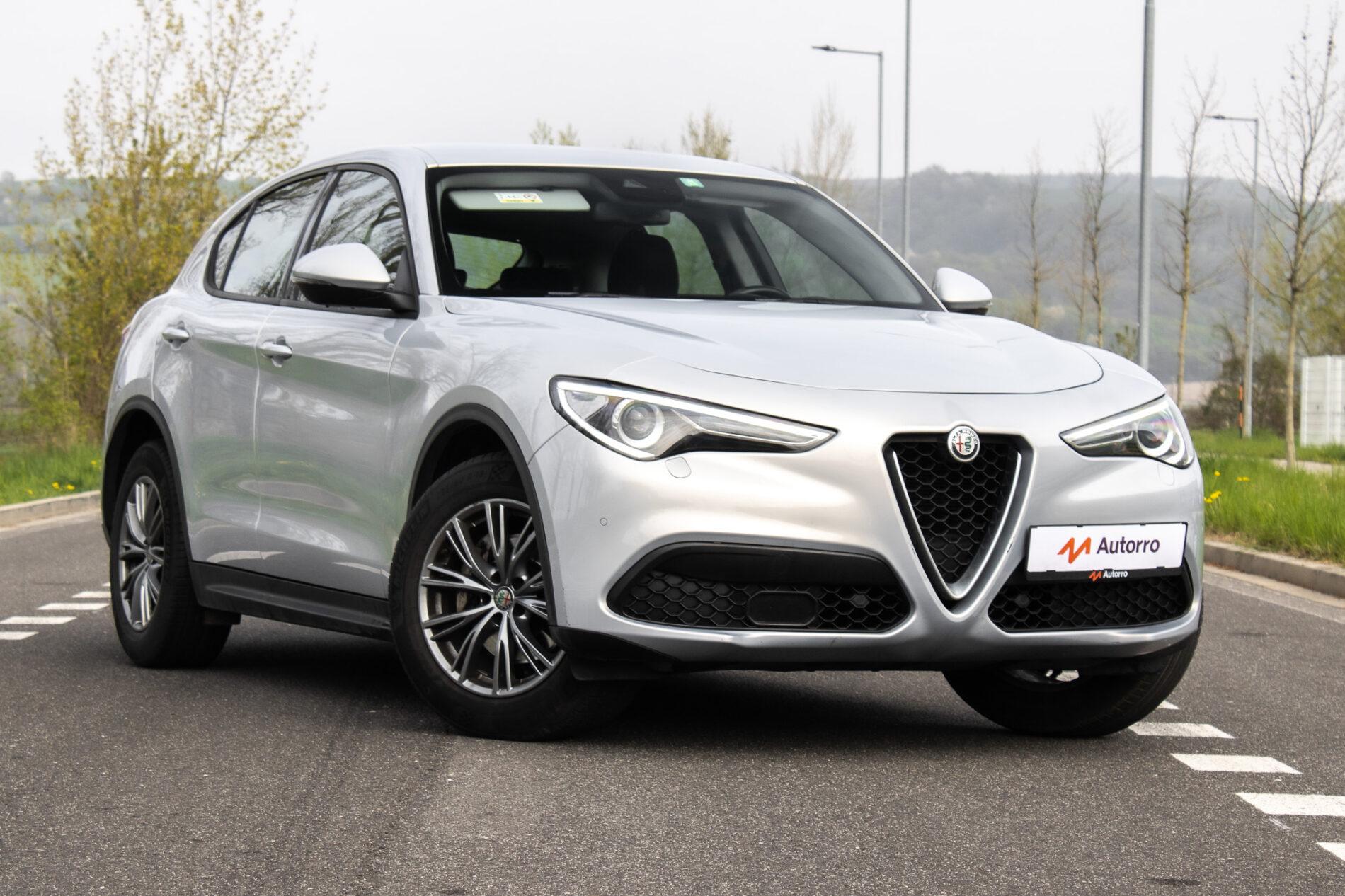 2021 Alfa Romeo Stelvio, strieborná suv, 136 500 km