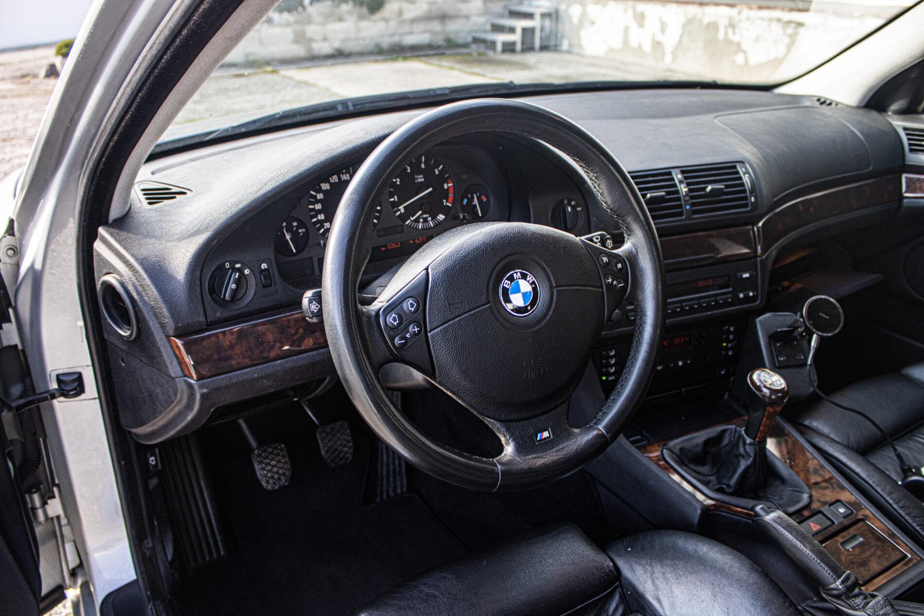1999 BMW 540i, strieborná sedan, 270 439 km