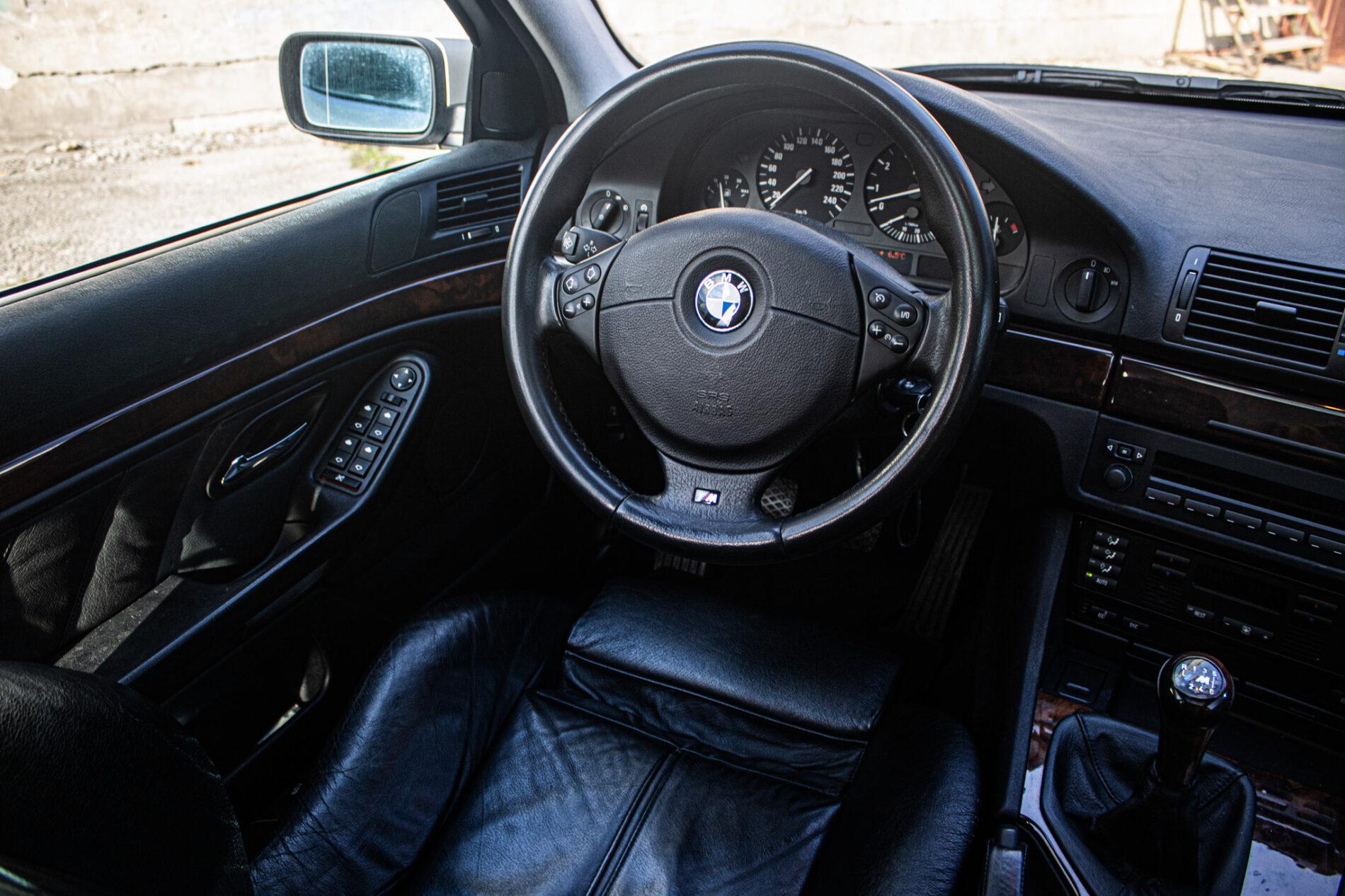 1999 BMW 540i, strieborná sedan, 270 439 km