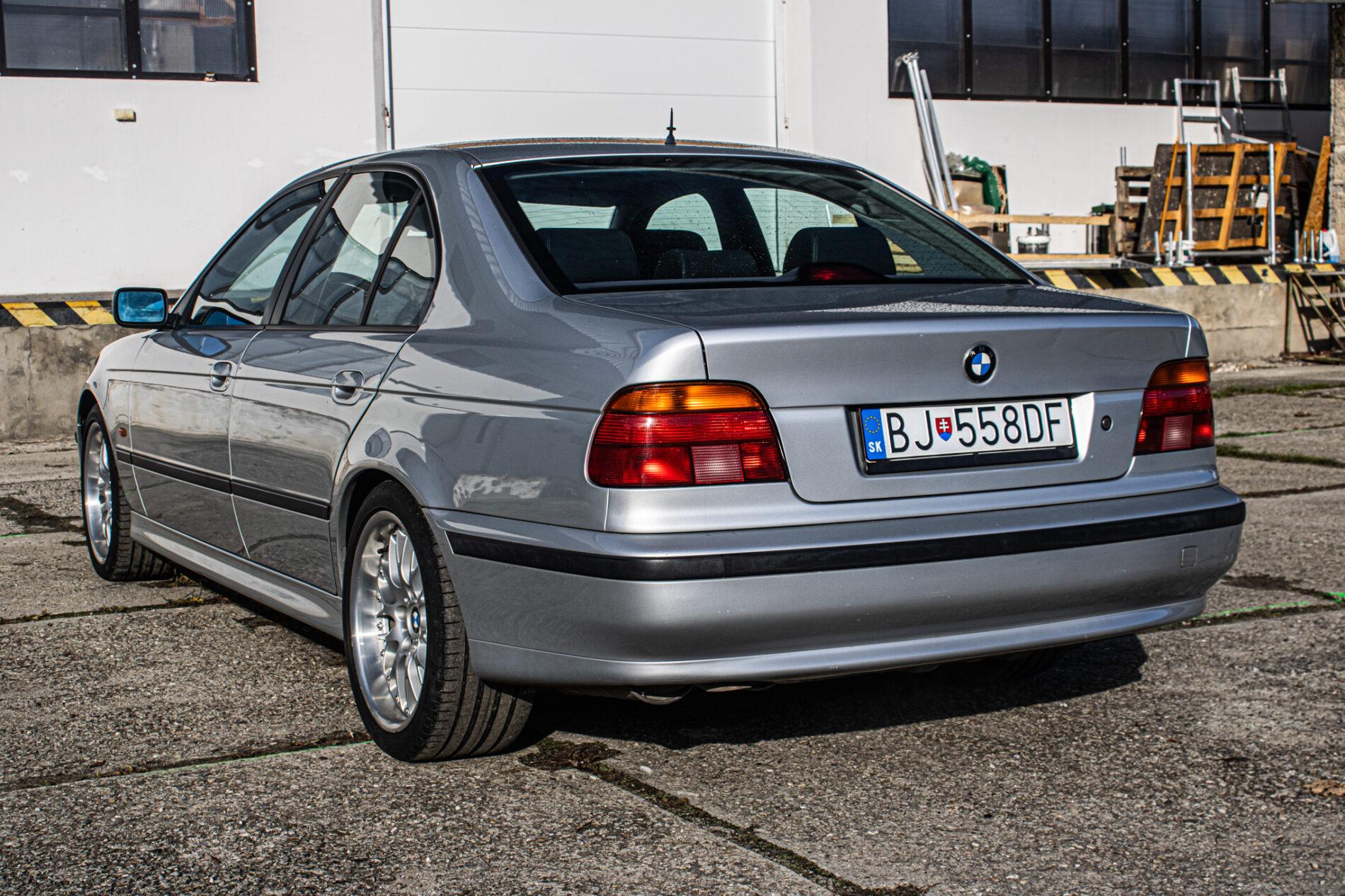 1999 BMW 540i, strieborná sedan, 270 439 km