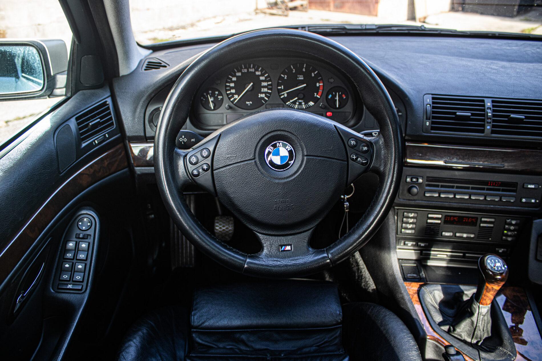 1999 BMW 540i, strieborná sedan, 270 439 km