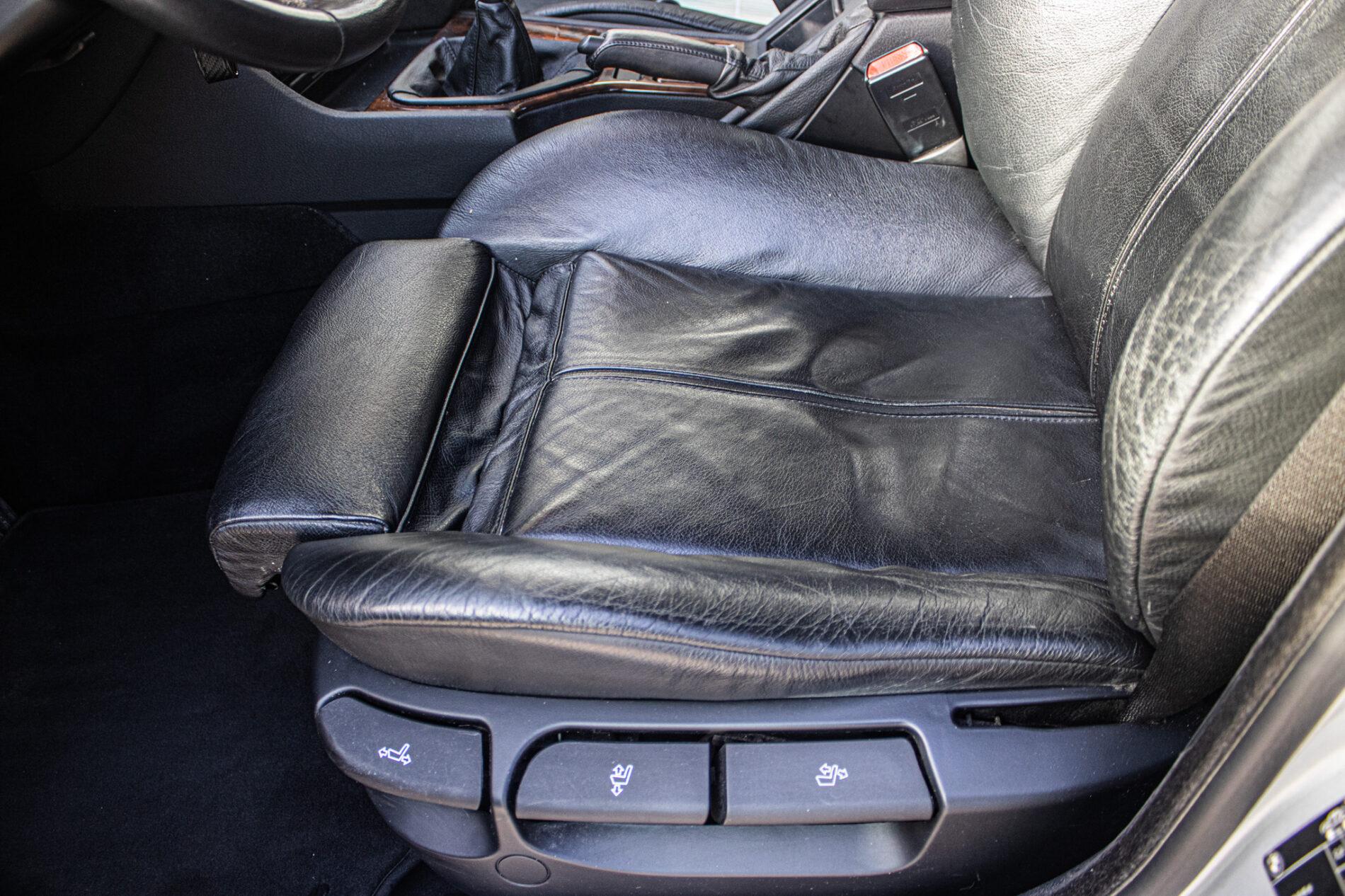 1999 BMW 540i, strieborná sedan, 270 439 km