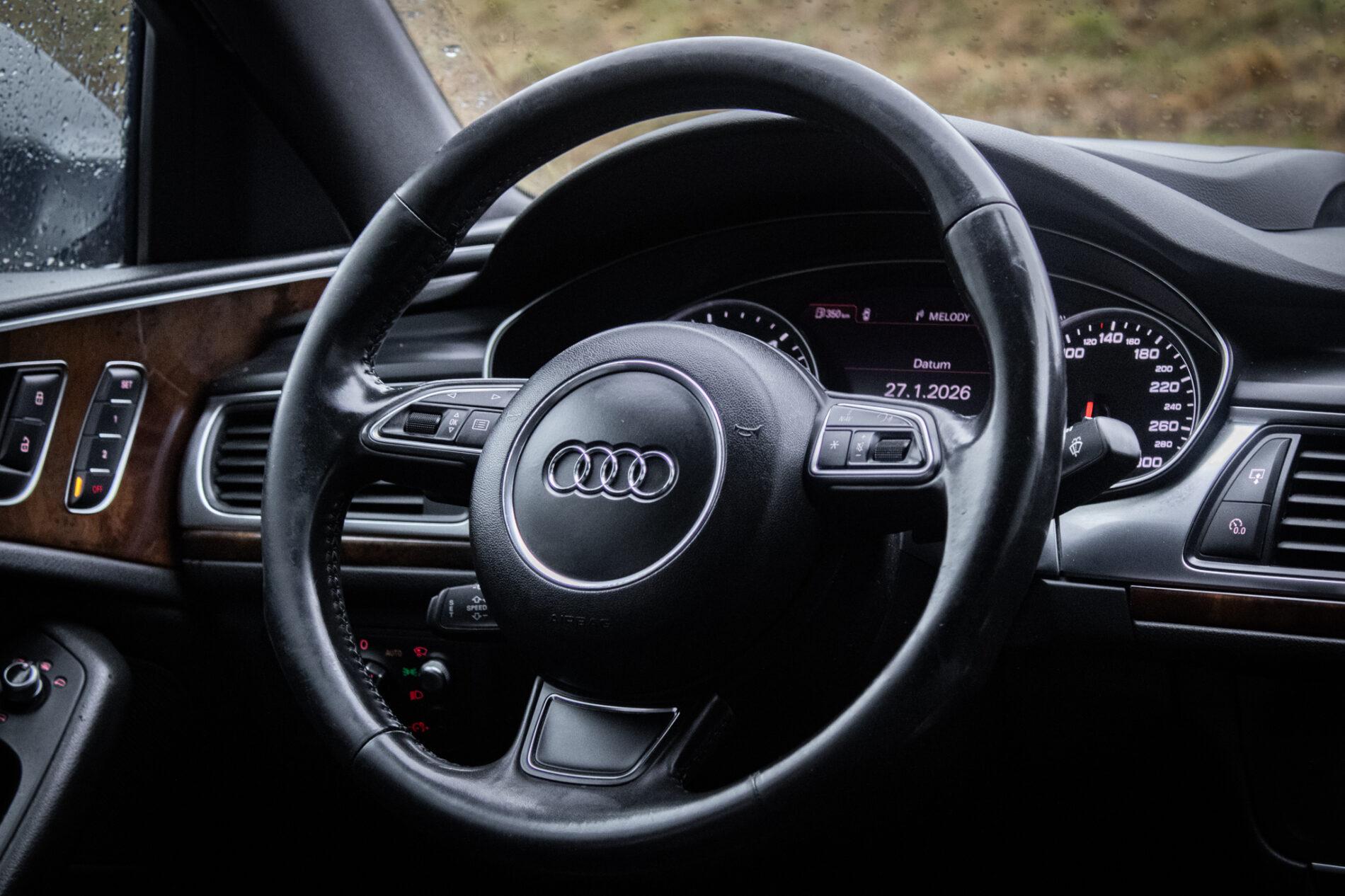2011 AUDI A6, sivá sedan, 302 428 km