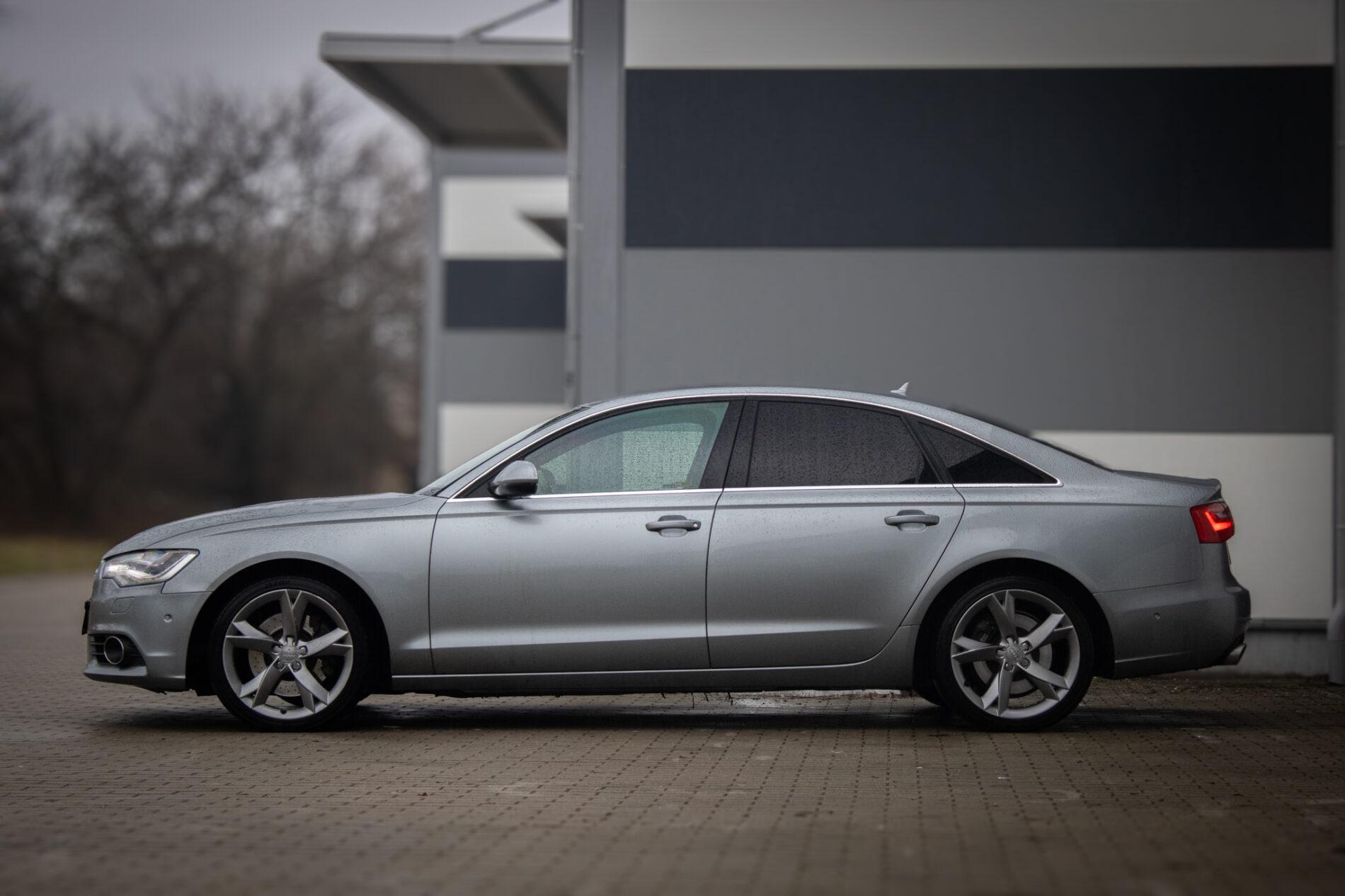 2011 AUDI A6, sivá sedan, 302 428 km