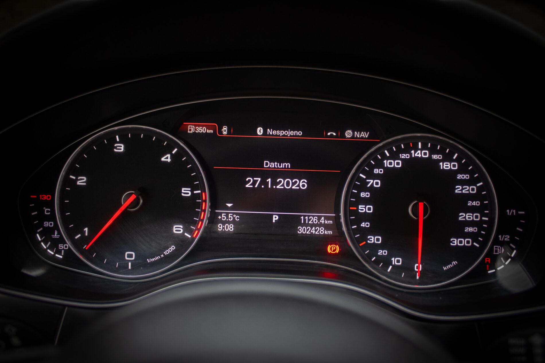 2011 AUDI A6, sivá sedan, 302 428 km