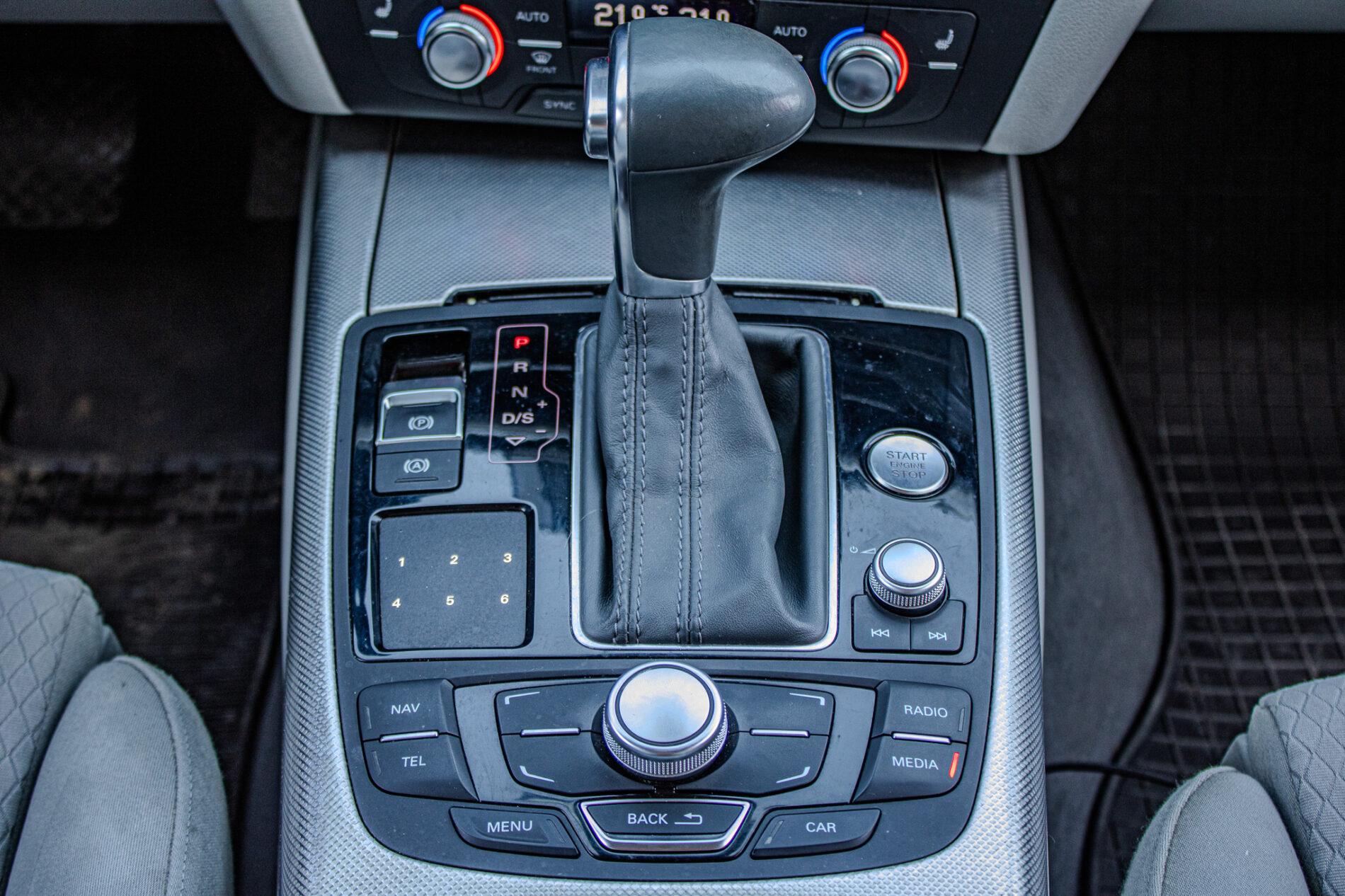 2015 AUDI A6, sivá kombi, 286 842 km