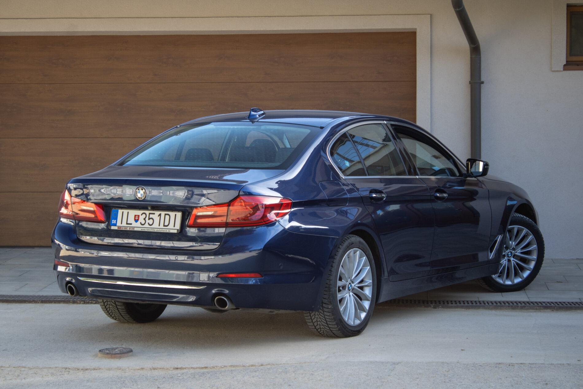 2017 BMW 530d, modrá sedan, 173 848 km