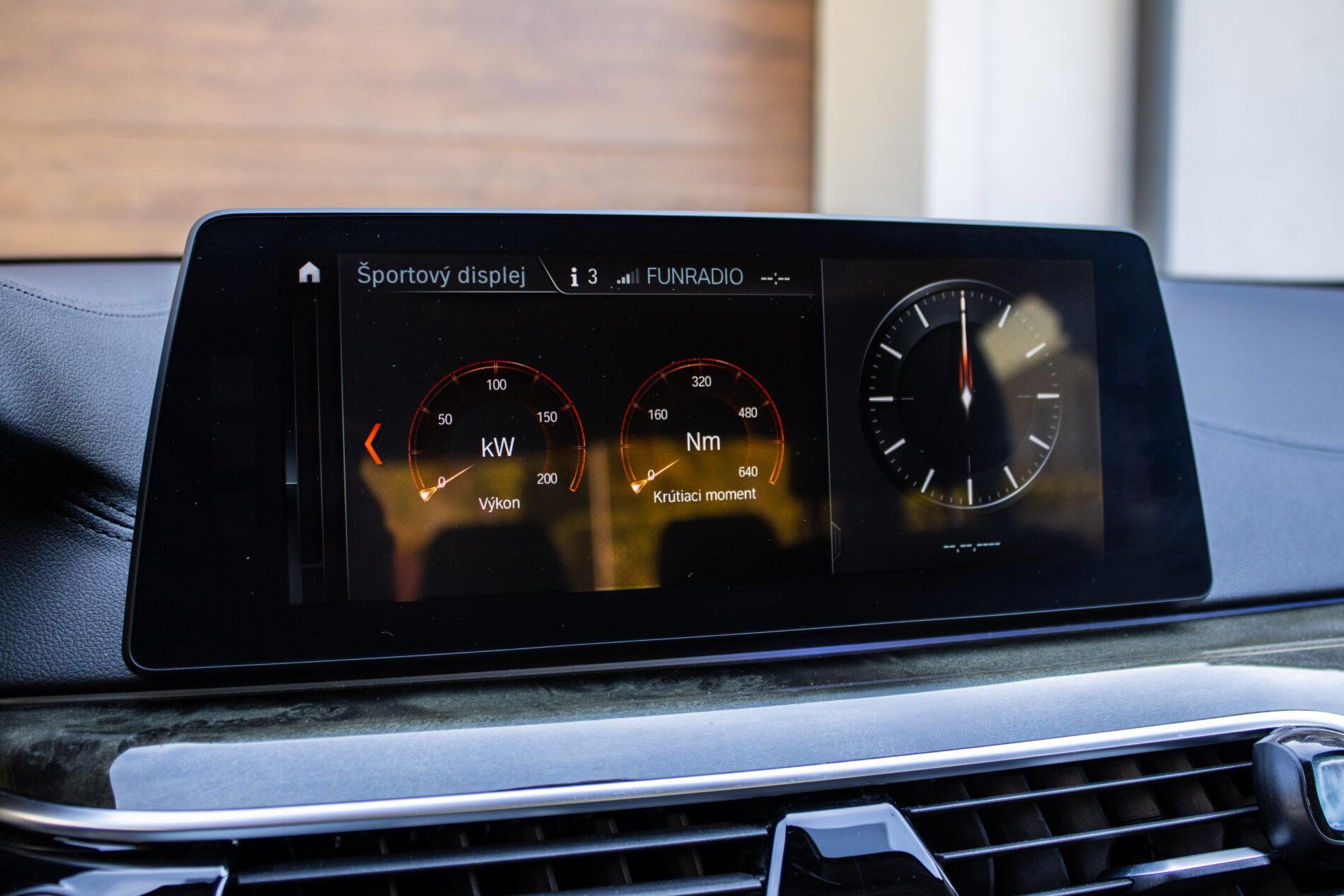 2017 BMW 530d, modrá sedan, 173 848 km