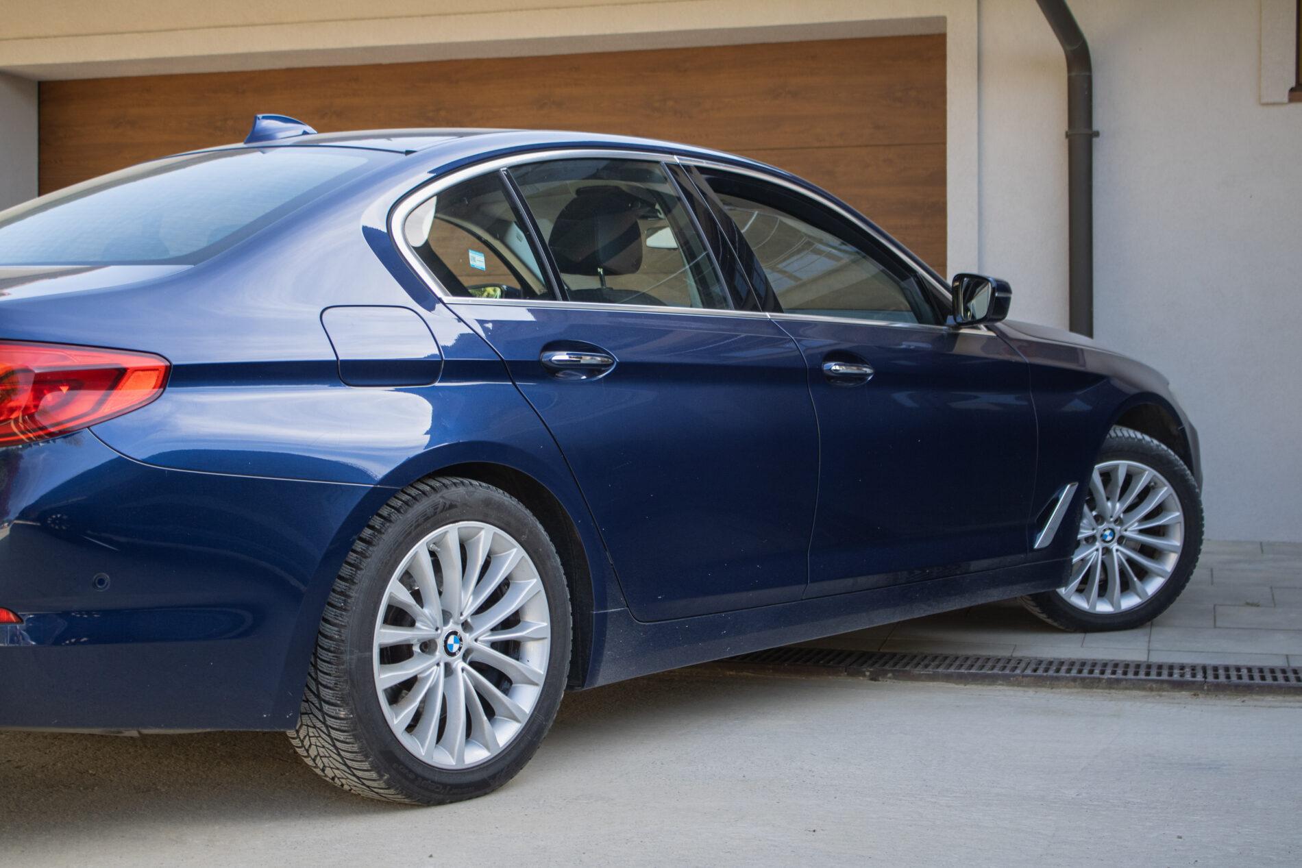 2017 BMW 530d, modrá sedan, 173 848 km