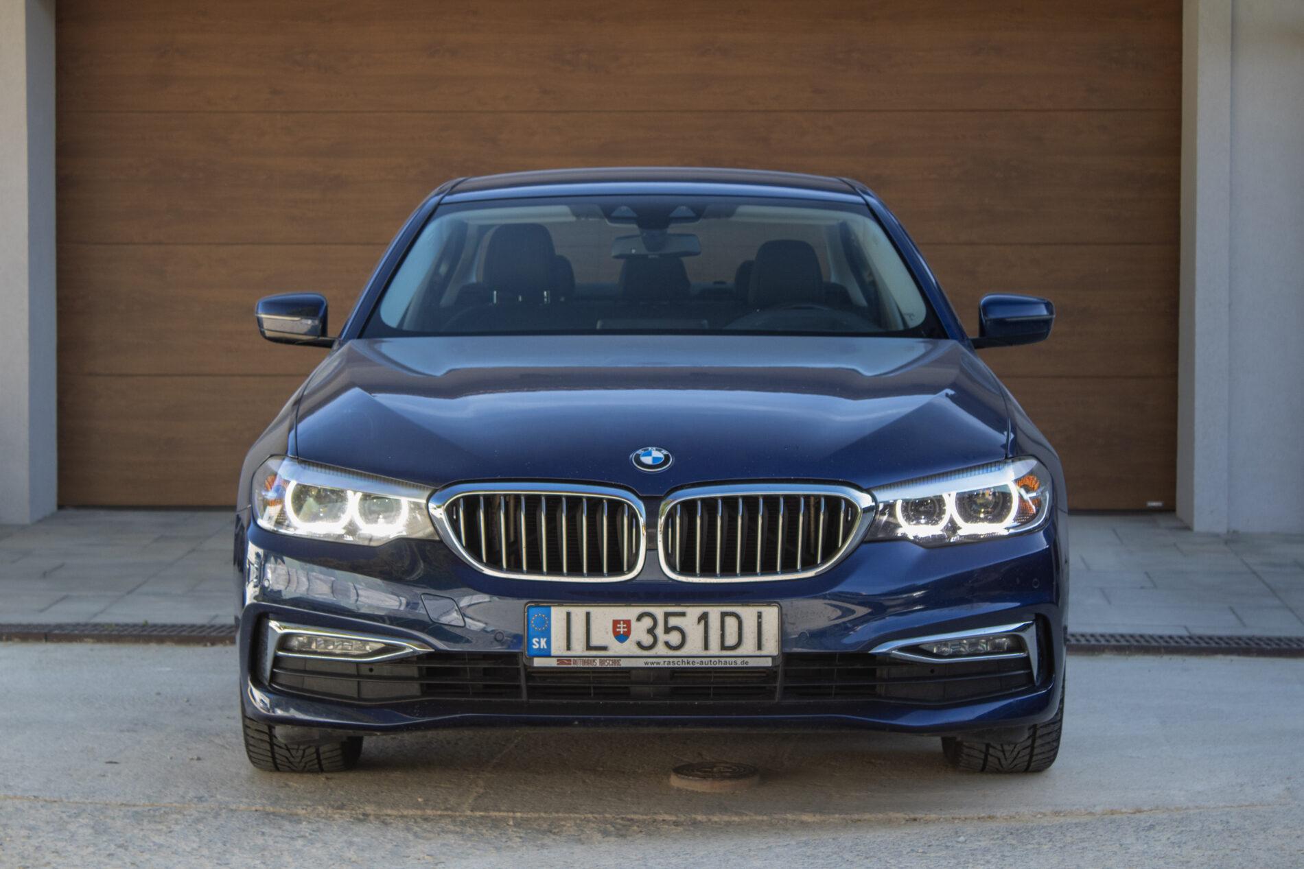 2017 BMW 530d, modrá sedan, 173 848 km