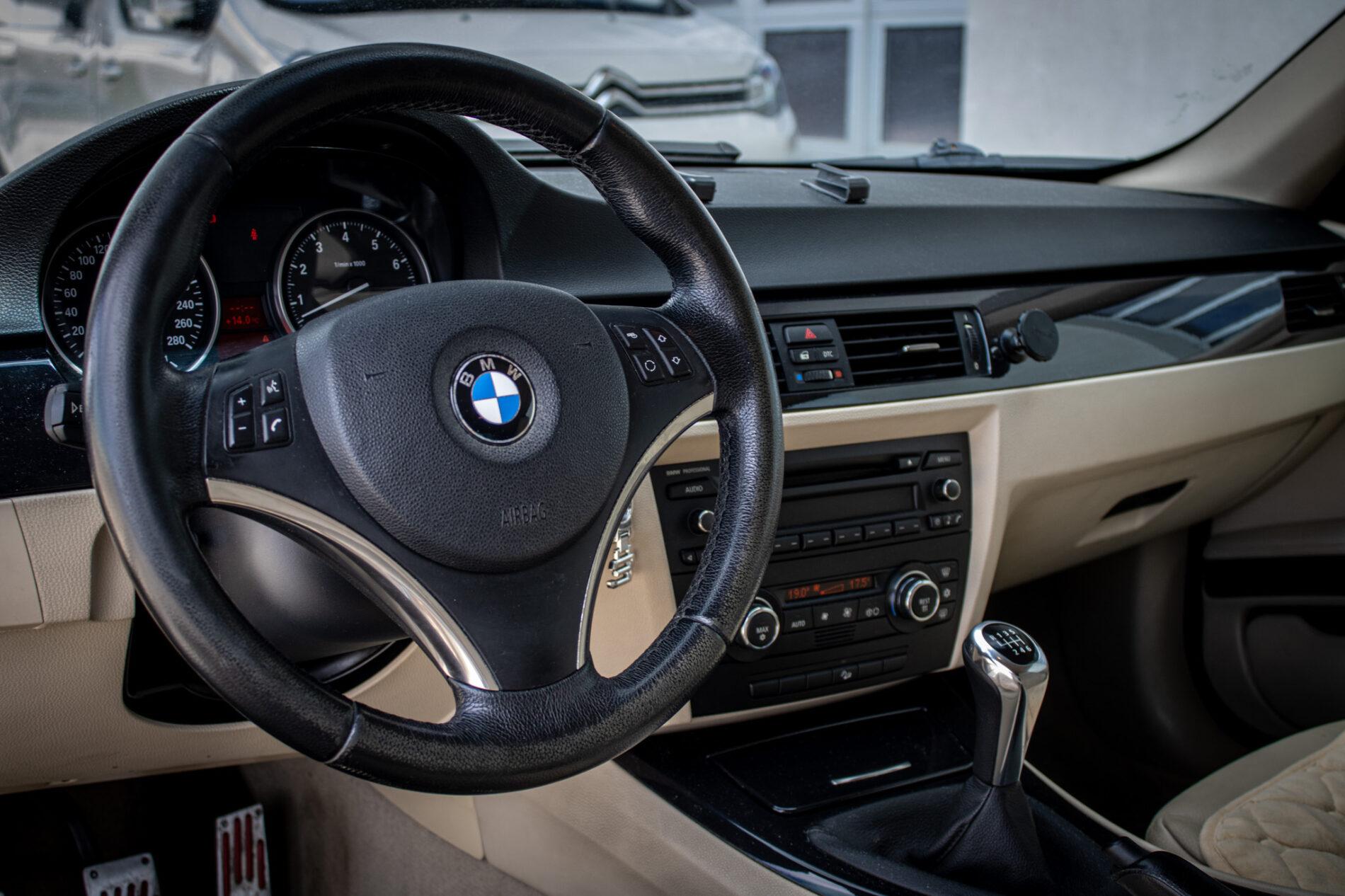 2008 BMW 325i, sivá kupé, 287 630 km