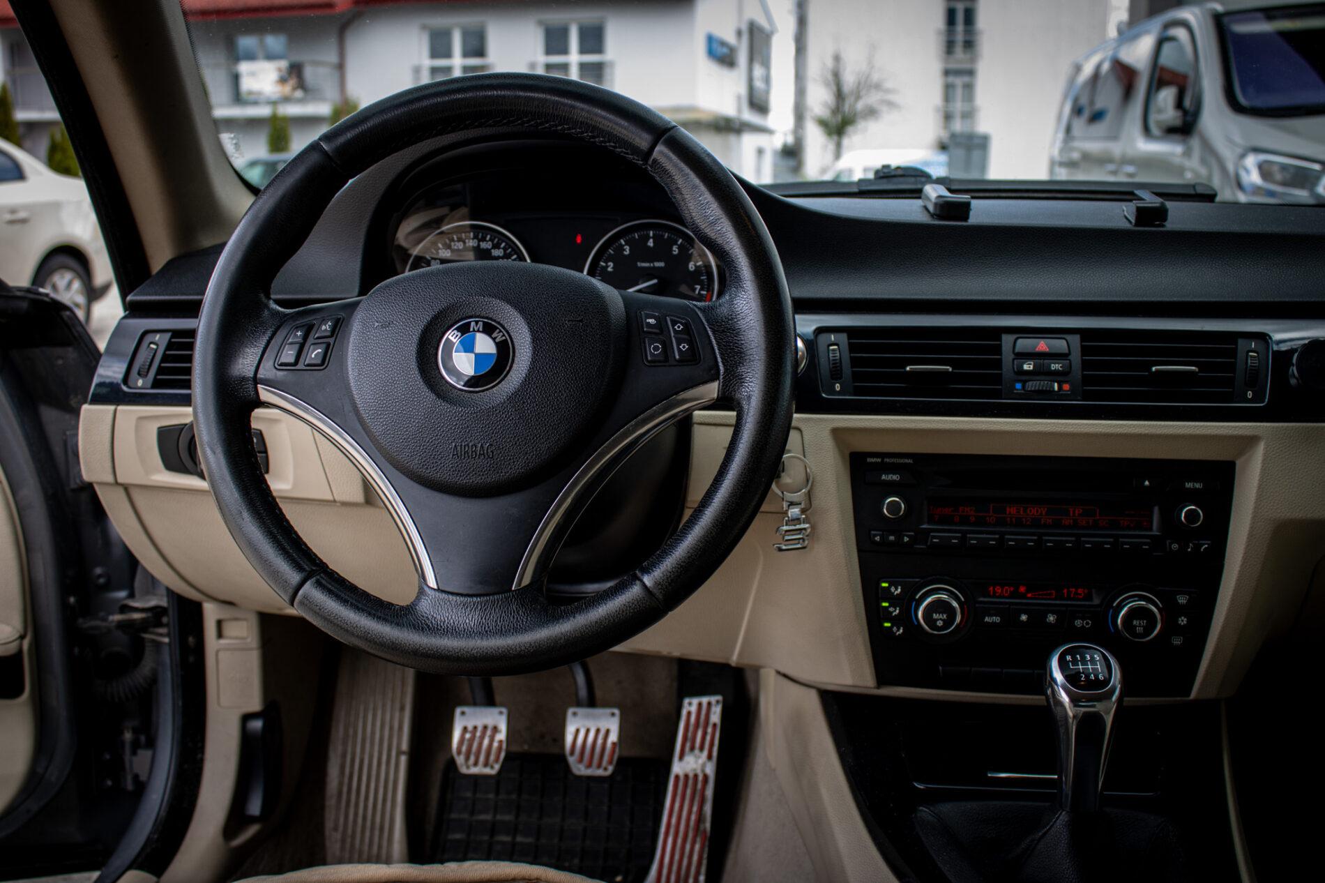 2008 BMW 325i, sivá kupé, 287 630 km