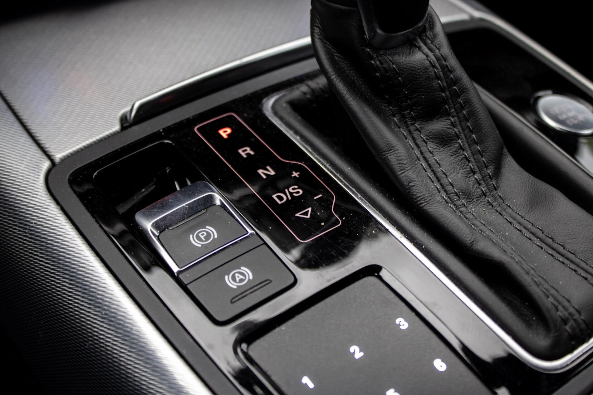 2018 AUDI A6, sivá kombi, 230 389 km
