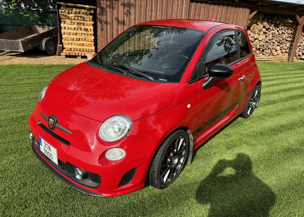 2014 Abarth 500, červená hatchback, 220 000 km