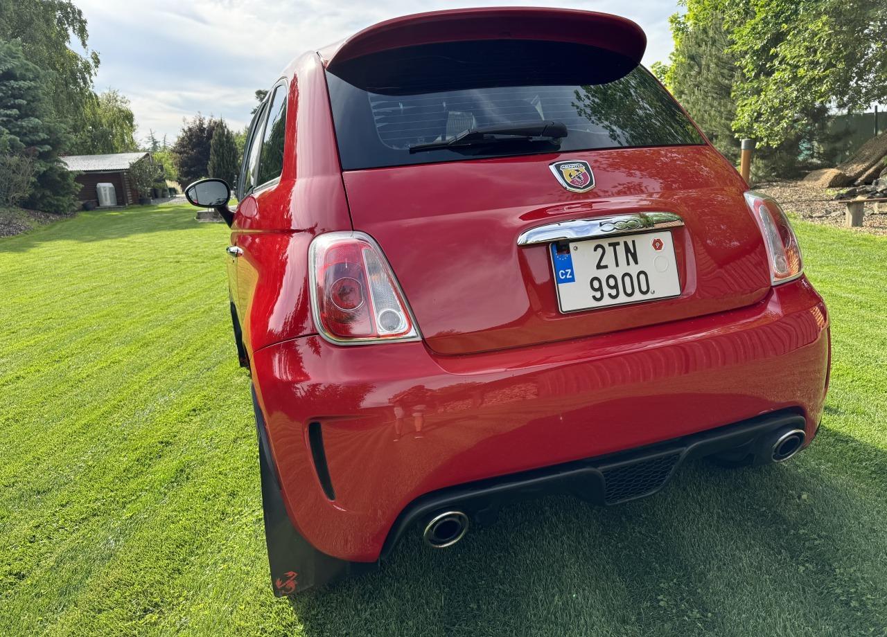 2014 Abarth 500, červená hatchback, 220 000 km