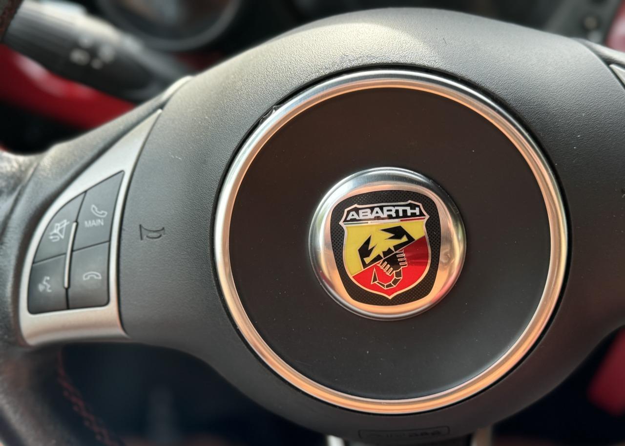2014 Abarth 500, červená hatchback, 220 000 km