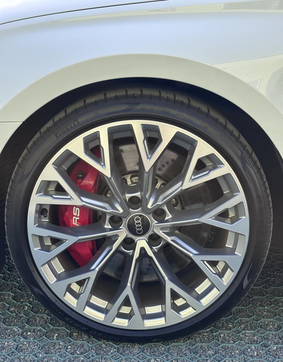 2023 AUDI RS3, biela hatchback, 56 000 km