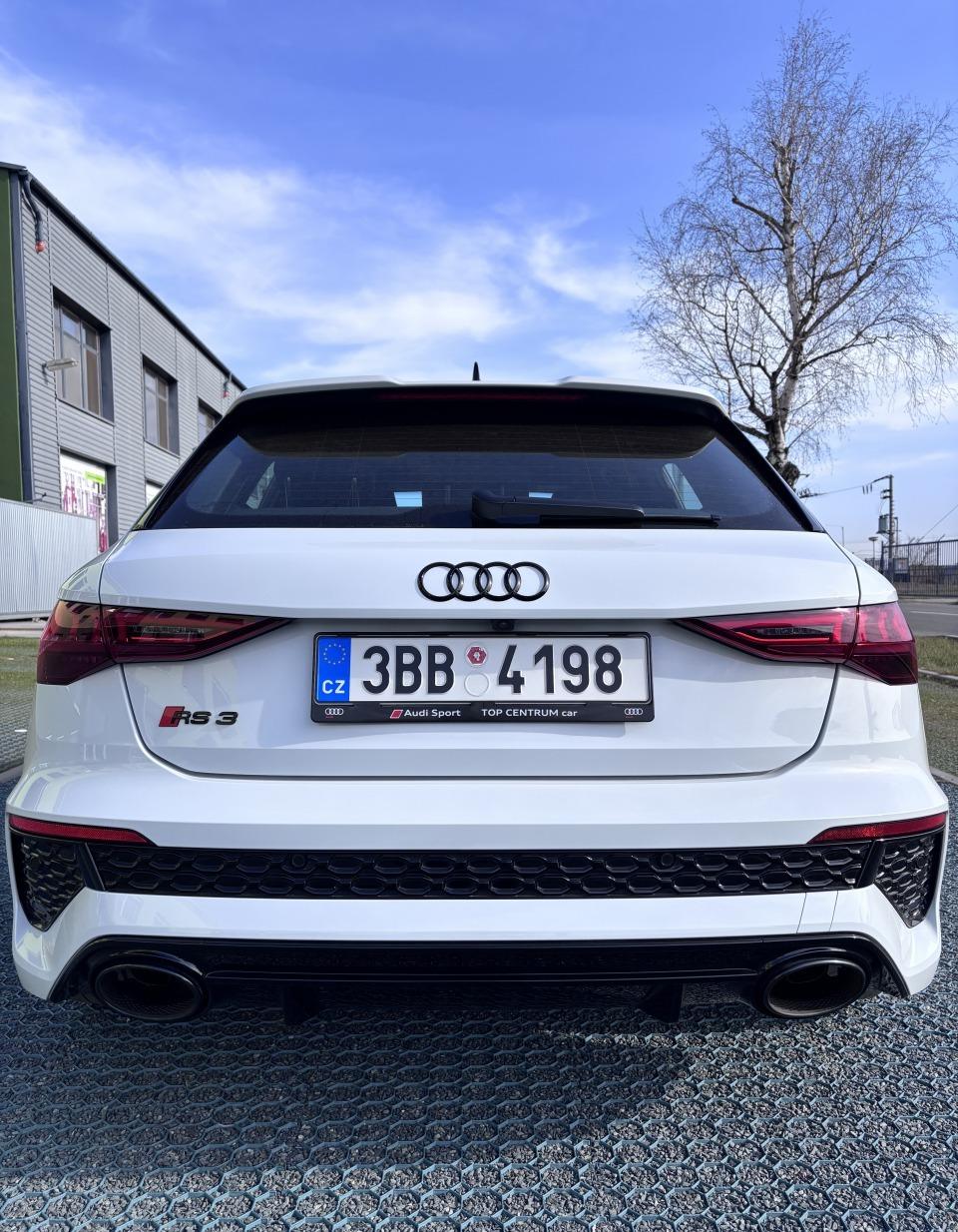 2023 AUDI RS3, biela hatchback, 56 000 km