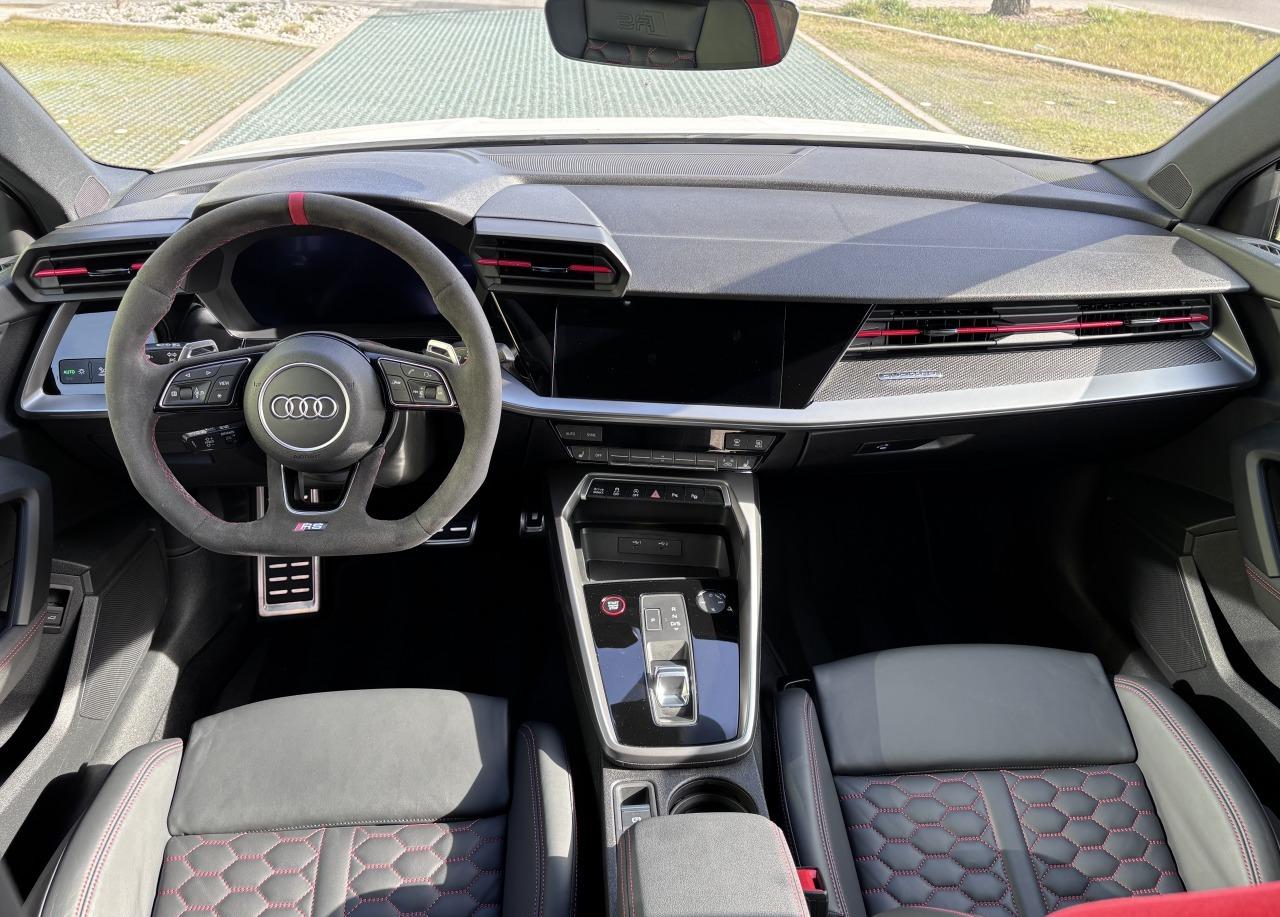 2023 AUDI RS3, biela hatchback, 56 000 km
