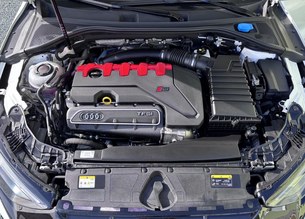 2023 AUDI RS3, biela hatchback, 56 000 km