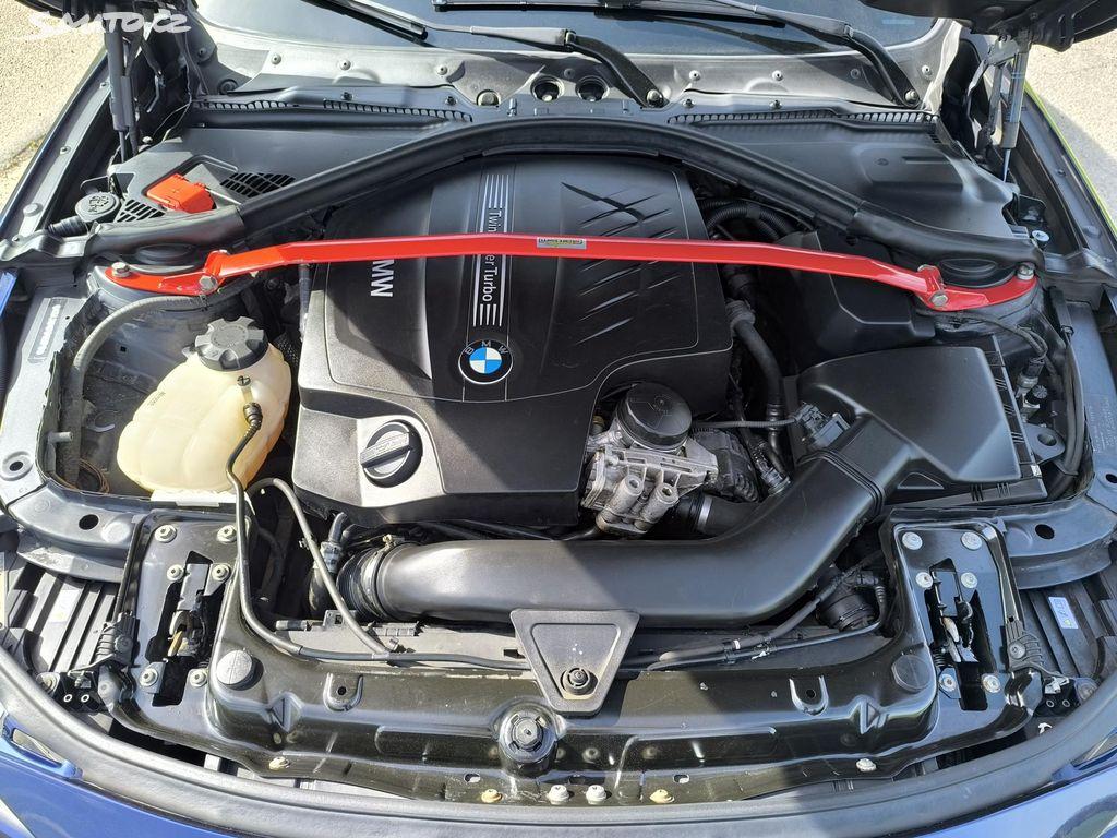 2014 BMW 335i, tmavomodrá sedan, 231 000 km