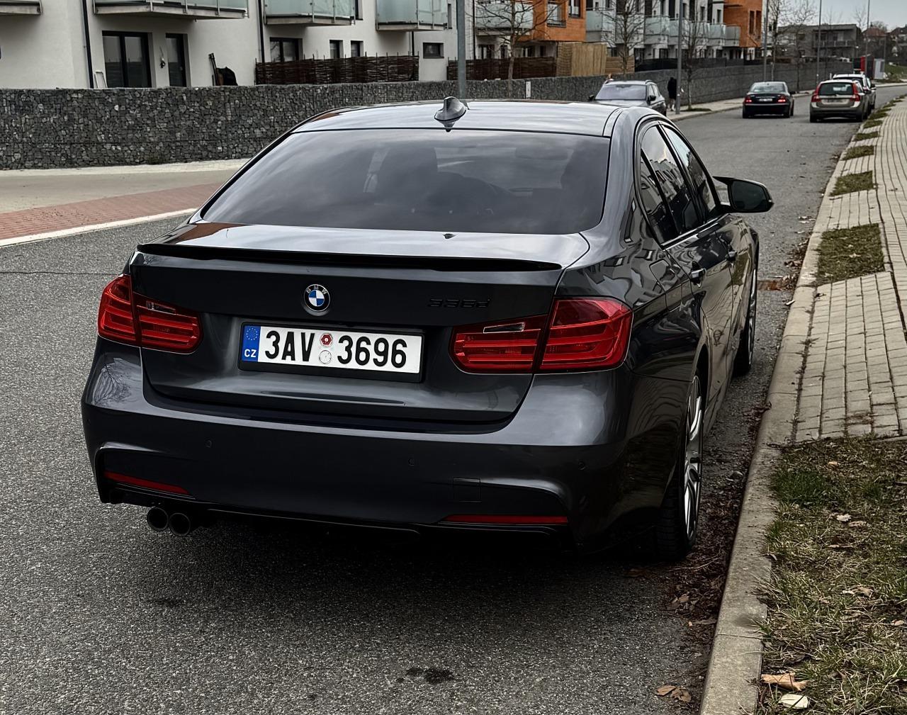 2013 BMW 335d, sivá sedan, 150 000 km
