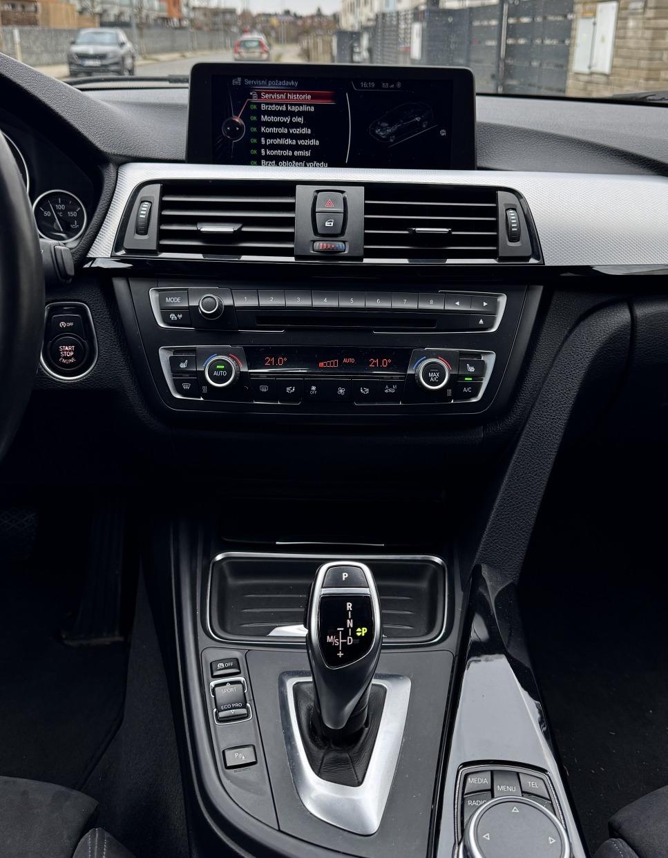 2013 BMW 335d, sivá sedan, 150 000 km