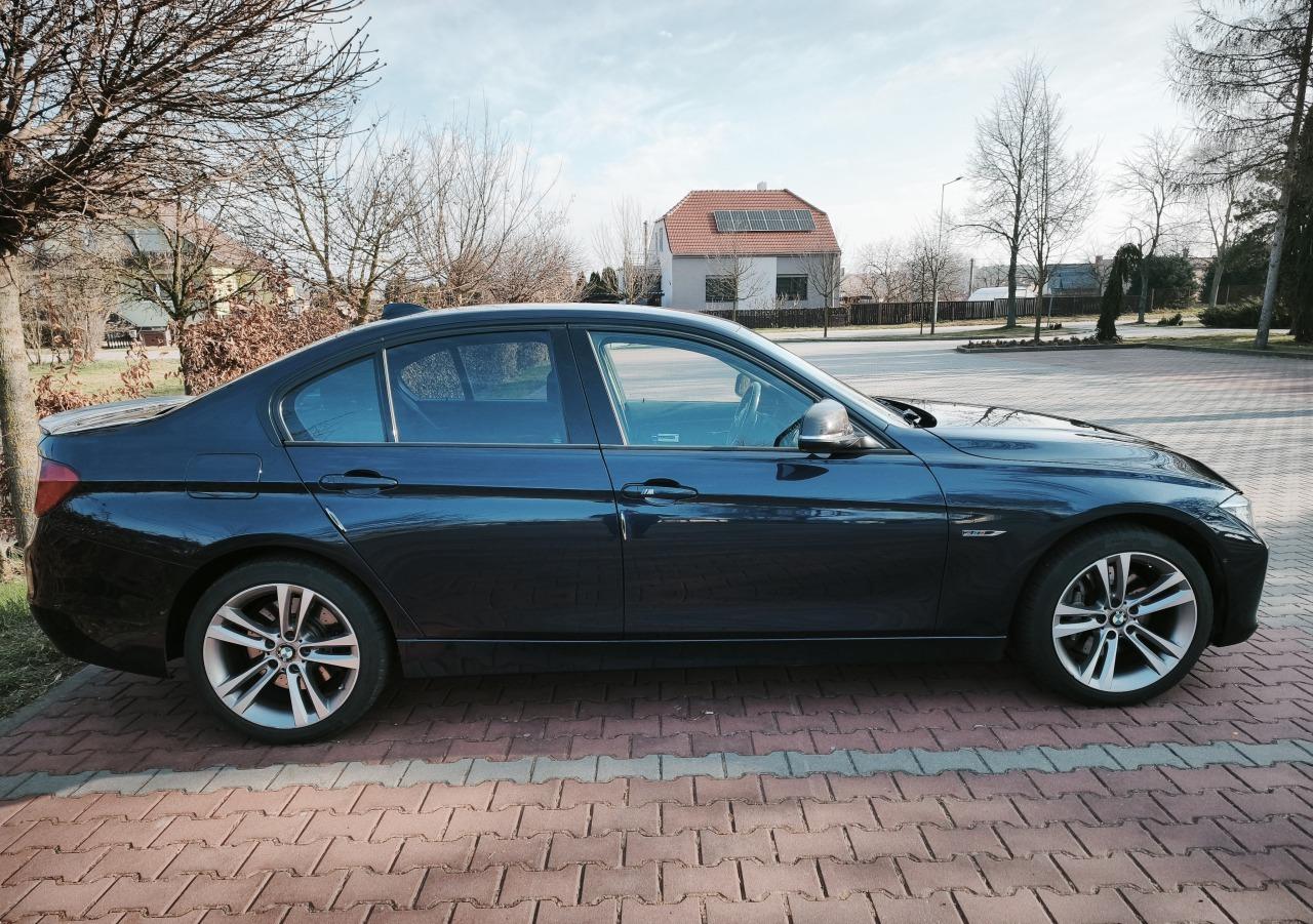 2012 BMW 335i, tmavomodrá sedan, 181 000 km