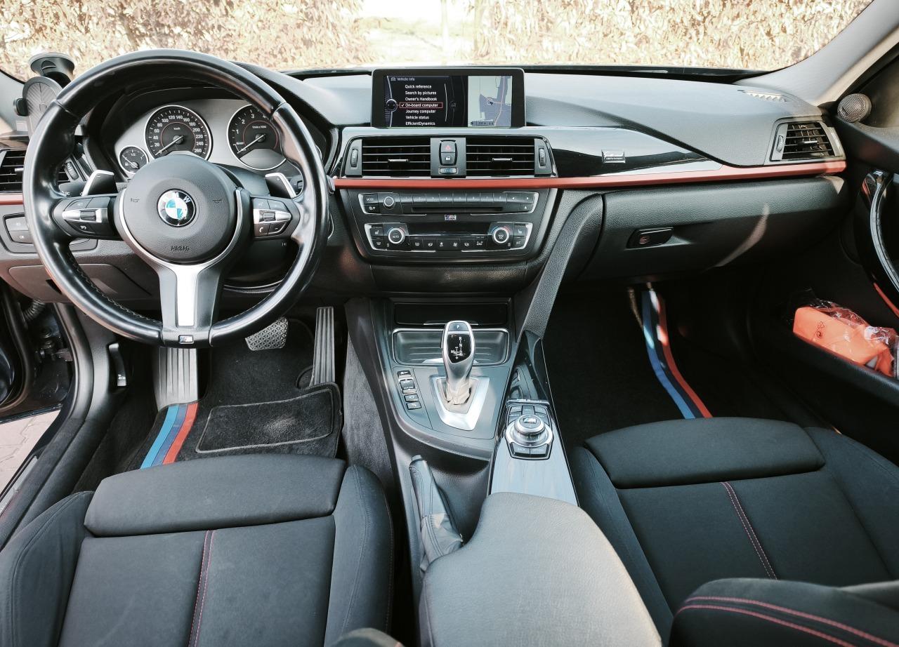 2012 BMW 335i, tmavomodrá sedan, 181 000 km