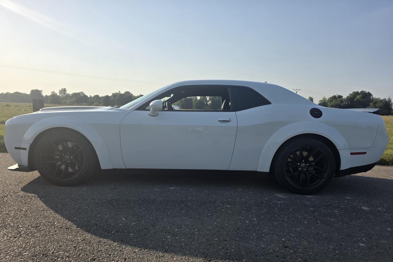 2018 Dodge Challenger Hellcat, biela kupé, 36 000 km