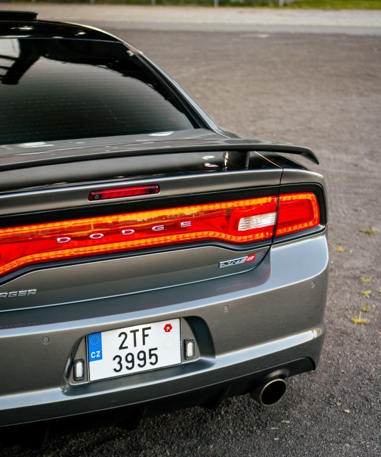 2012 Dodge Charger SRT, sivá sedan, 149 500 km