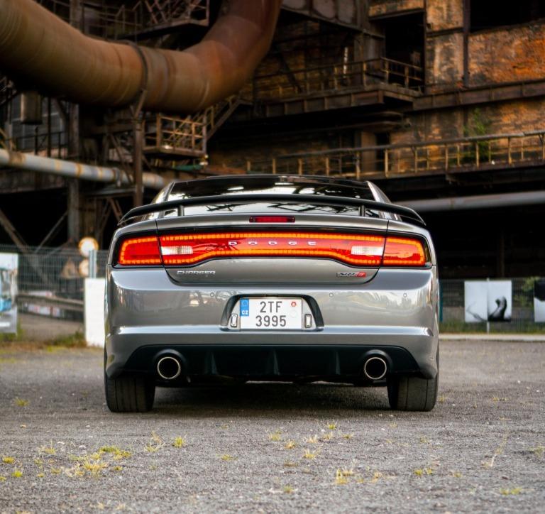 2012 Dodge Charger SRT, sivá sedan, 149 500 km