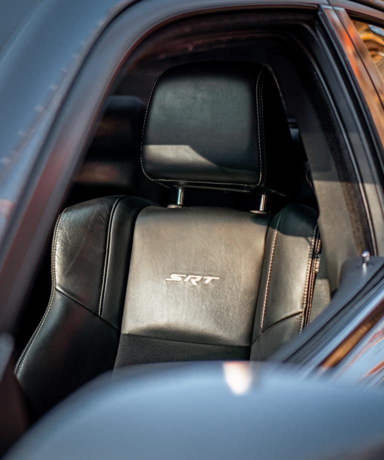 2012 Dodge Charger SRT, sivá sedan, 149 500 km