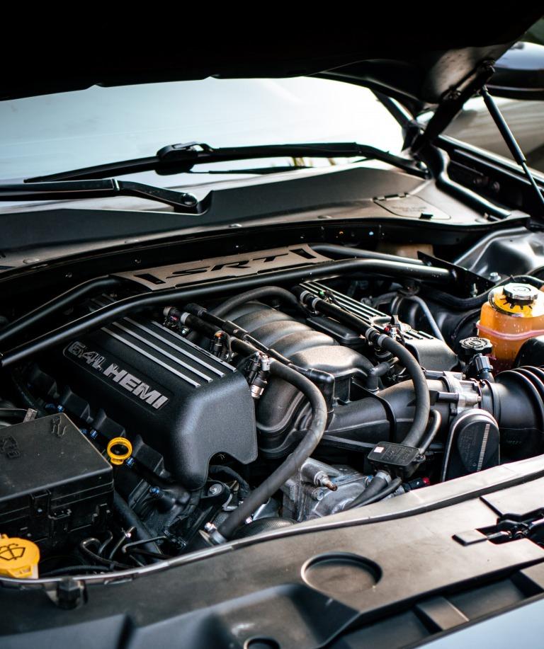 2012 Dodge Charger SRT, sivá sedan, 149 500 km