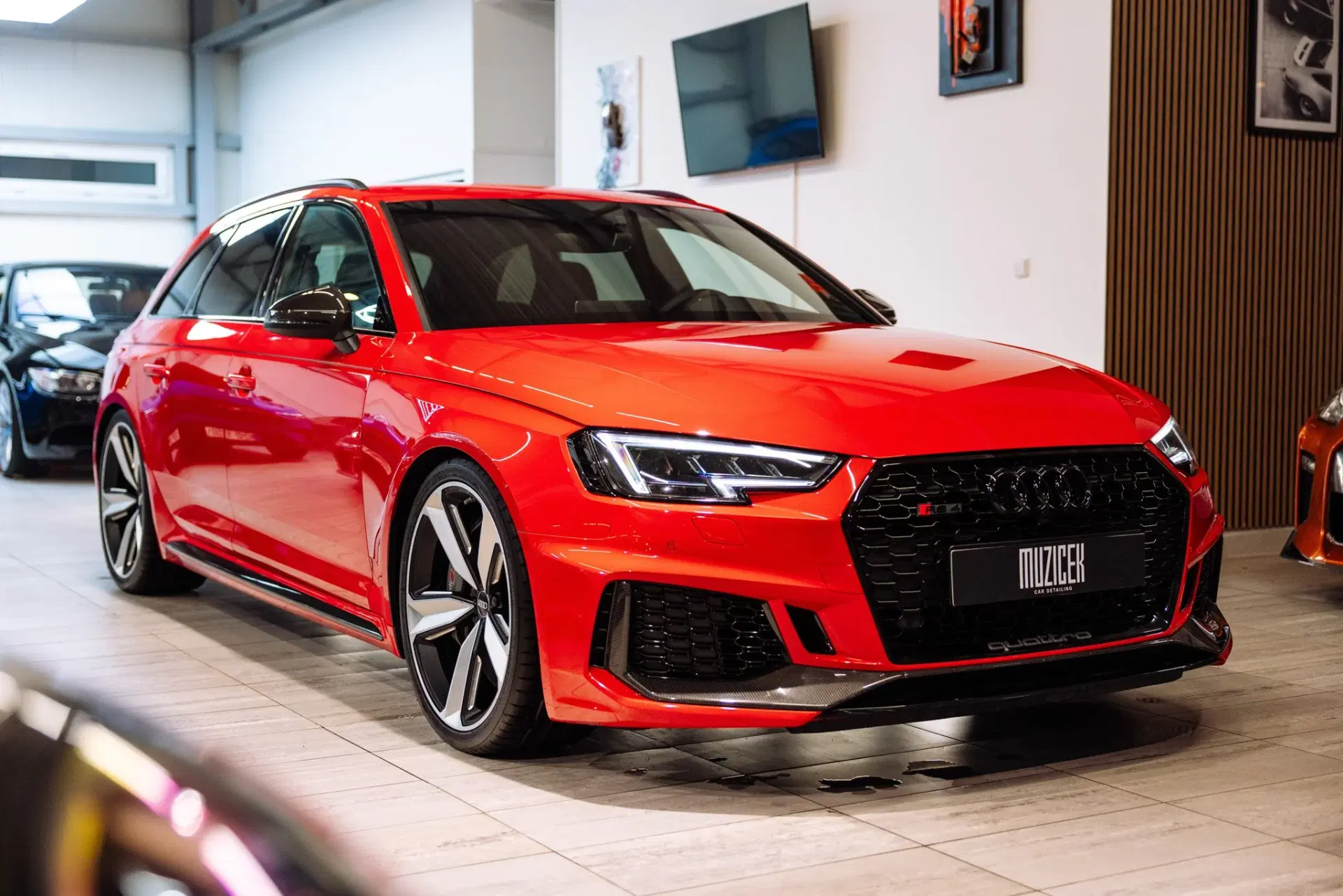 2018 AUDI RS4, červená kombi, 102 800 km