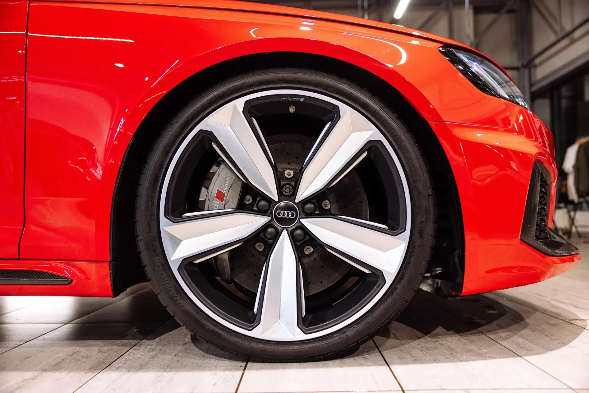 2018 AUDI RS4, červená kombi, 102 800 km