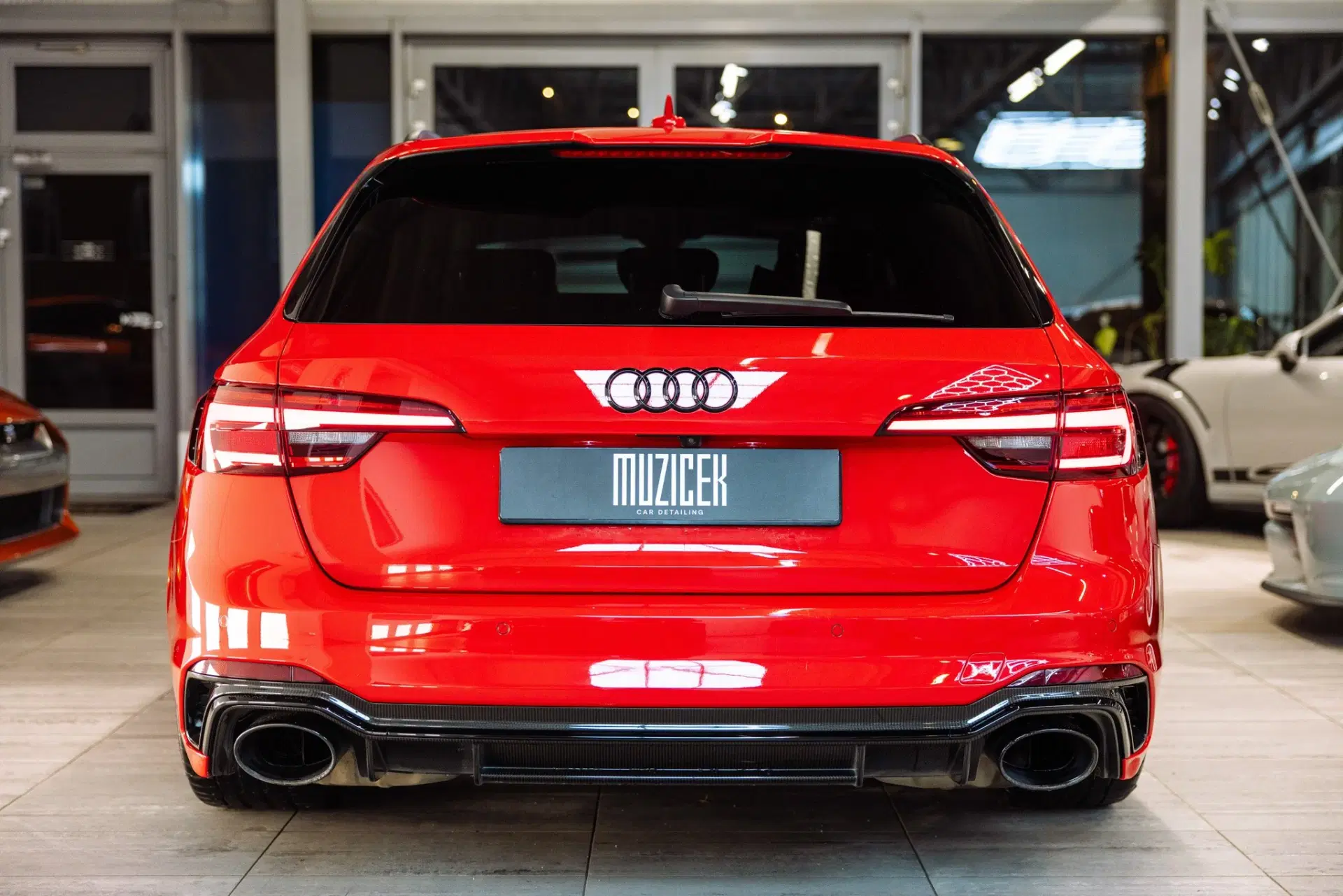 2018 AUDI RS4, červená kombi, 102 800 km