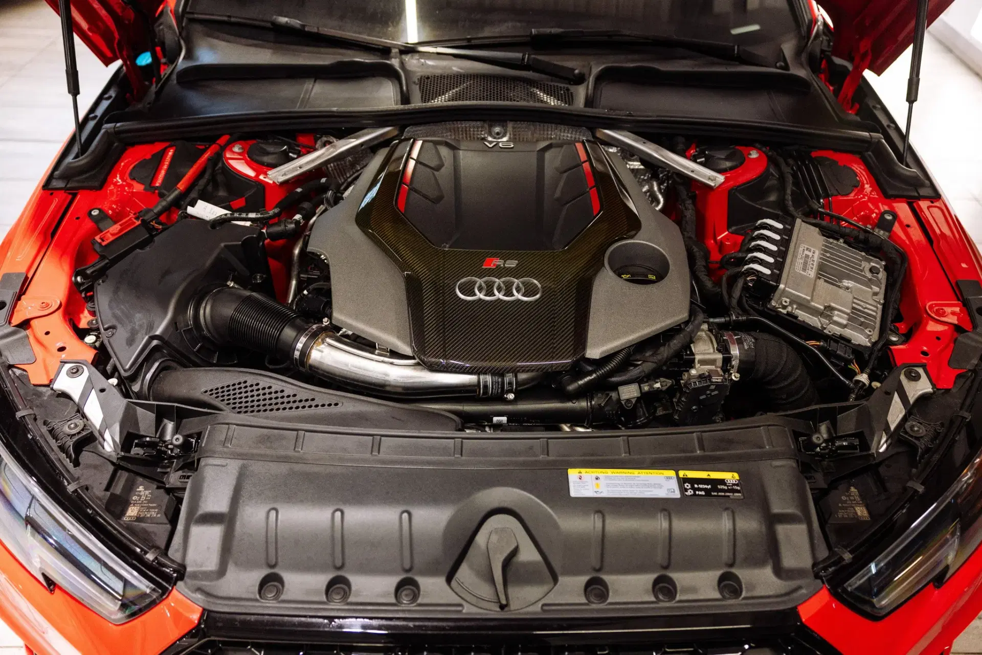 2018 AUDI RS4, červená kombi, 102 800 km