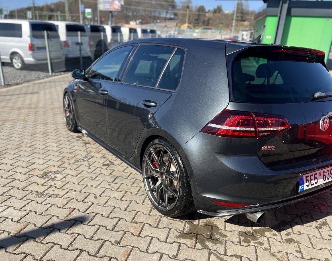 2015 Volkswagen Golf GTI Perfomance, čierna hatchback, 156 000 km