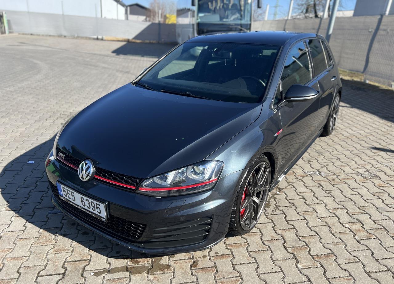 2015 Volkswagen Golf GTI Perfomance, čierna hatchback, 156 000 km