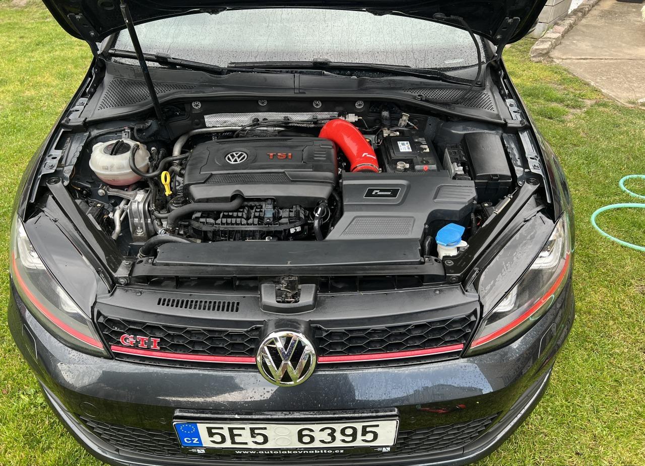 2015 Volkswagen Golf GTI Perfomance, čierna hatchback, 156 000 km